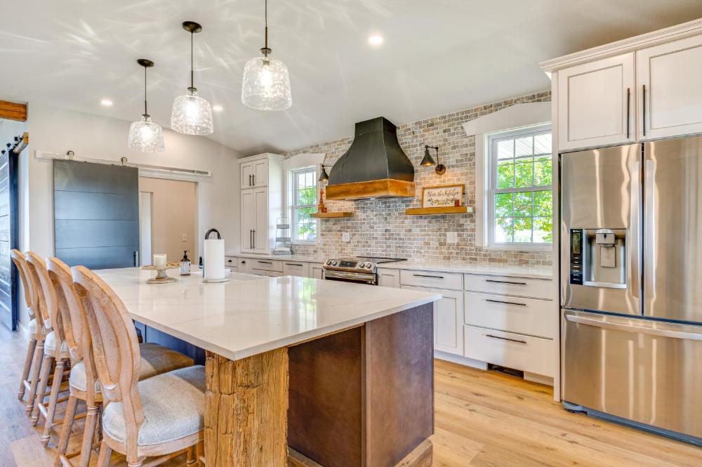 Hope Retreat with Furnished Deck Near Parks!